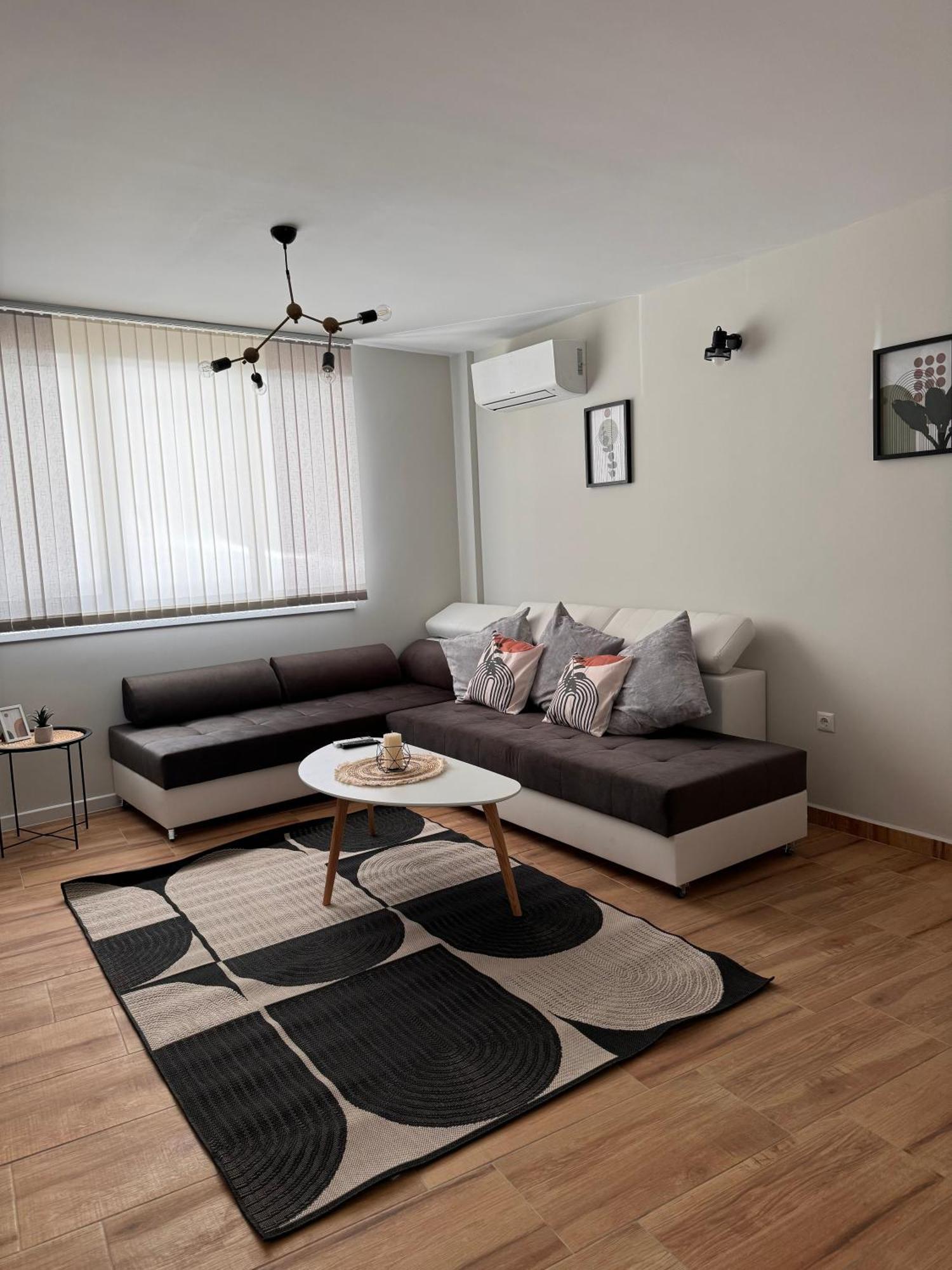 Goldy Central Beach Apartment With Private Garden بورغاس المظهر الخارجي الصورة